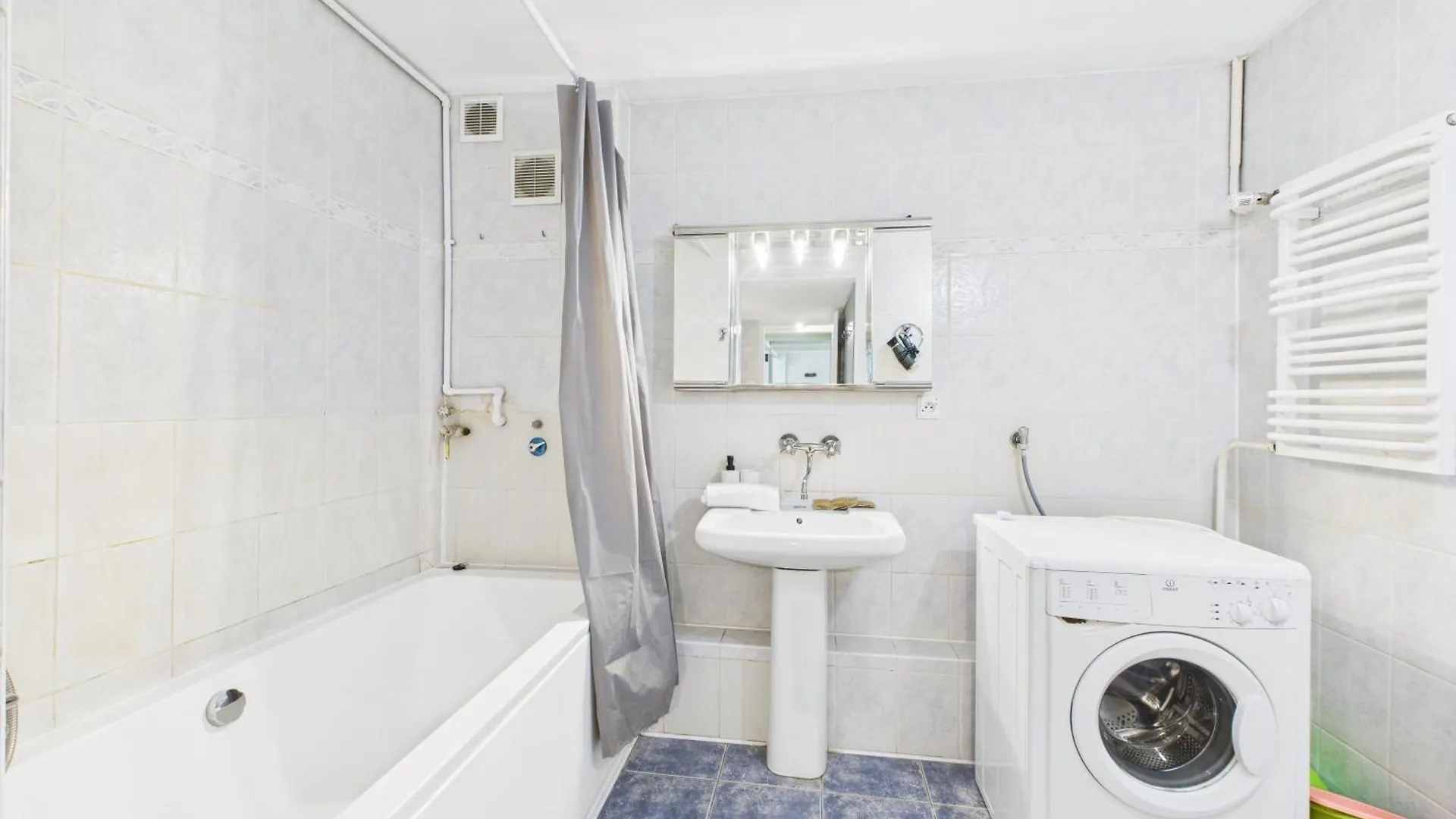 Superapart Marszalkowska 19 Urban Hideaway With Modern Comforts Warsaw Poland
